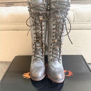 New Freebird Grany Boots Ice Size 9
